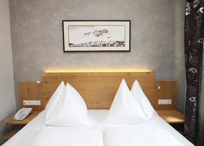 酒店 阿尔姆劳斯酒店 4*